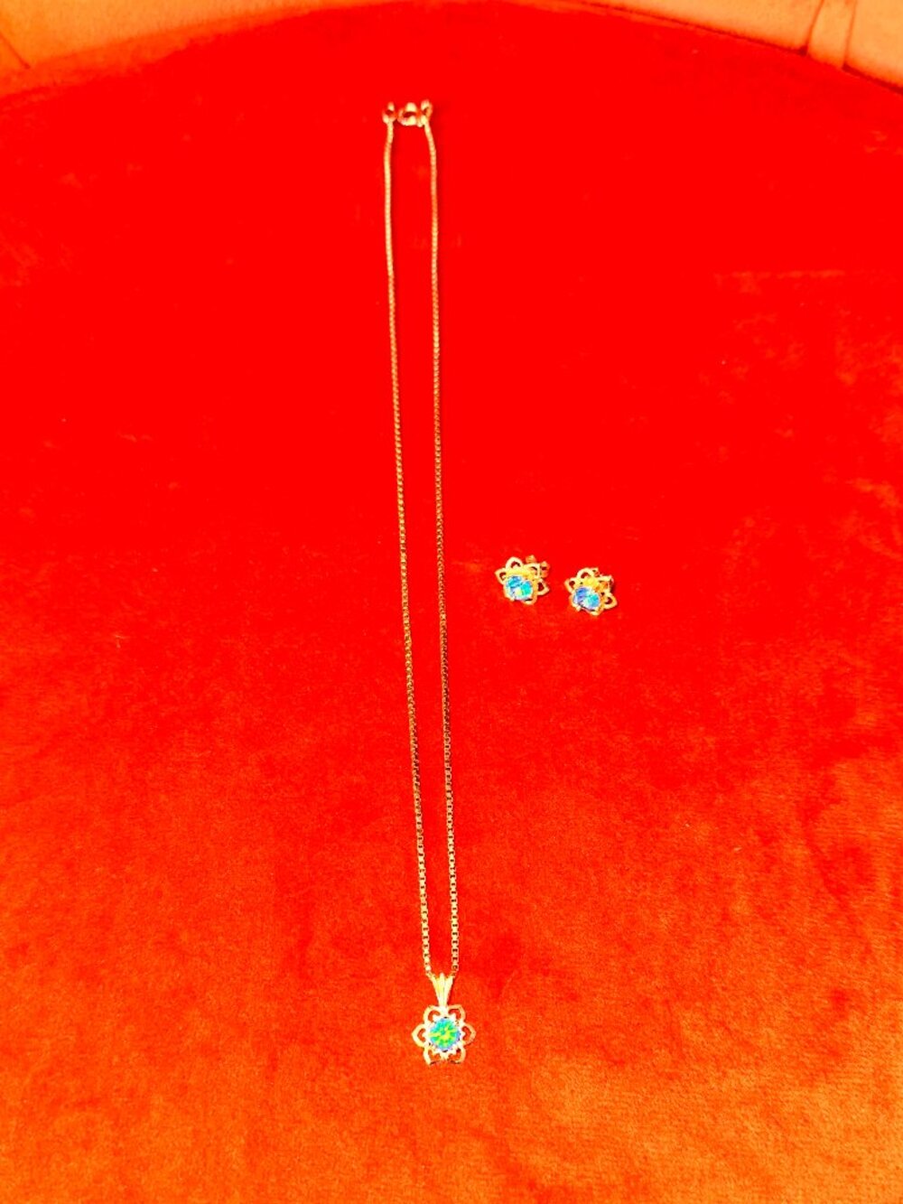 10K Solid Gold Stud Earrings & Pendant Set - Gently Used - Picture 5 of 9